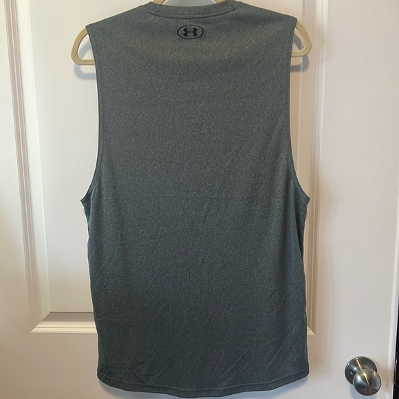☀️☀️Under Armour loose fit medium tank.☀️☀️ - Picture 3 of 3